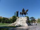 place centrale de Tirana : hommage � Skanderberg, h�ros de la lutte contre l'envahisseur ottoman (XVe s.) 