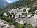 nous quittons Gjirokaster et faisons un d�tour pour voir cet aqueduc ottoman