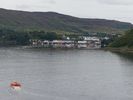 d�barquement en chaloupe dans le petit port de Portree, capitale (!) de l'�le 