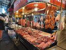 app�tissant stand de cochonnaille, certains proposant des verges de porc. Saucisses sucr�es...