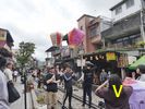 excursion proche de Taipei qui commence par la visite d'un village sp�cialis� dans le lancer de lanternes. </br>On ach�te une lanterne que l'on personnalise � son 
		  go�t avant de la faire <a href='tourisme/lanterne.mp4' target='_blank'><span class='Style18'>s&acute;envoler</span></a>