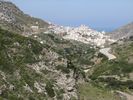 Olymbos surgit au bout des 20km de piste