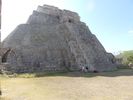 la pyramide du Devin, b�timent central d'Uxmal (prononcer oujmal). Ce site a �t� actif du VIIe au Xe si�cle 
